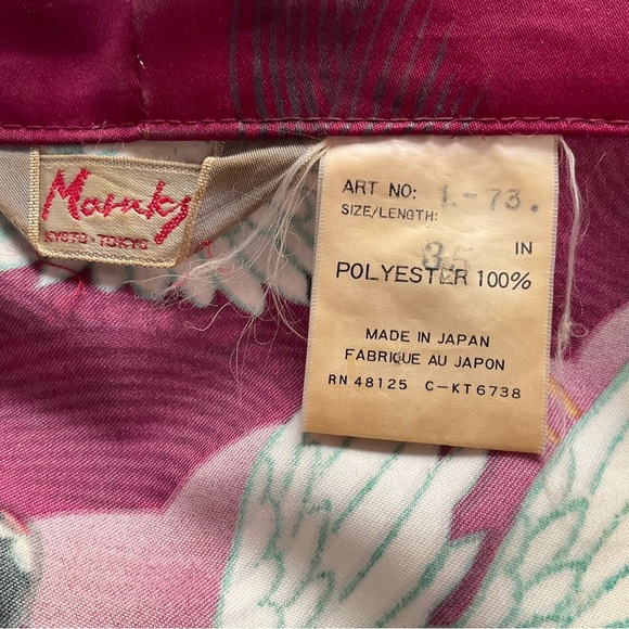 Maruko Kimono Ladies Medium Raspberry Polyester with Flying Crane Design - Picture 2 of 16